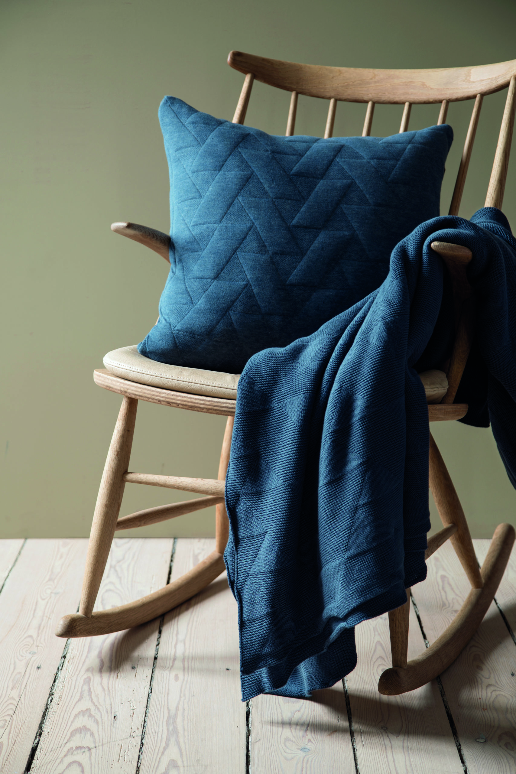 Architectmade-FJ-Pattern-Organic-Cotton-Pillows-Blankets-Denmark-Finn-Juhl-5